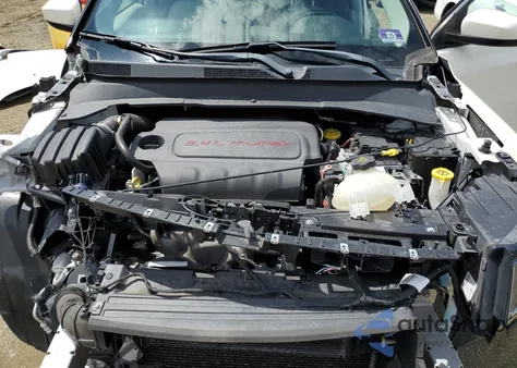 2018 Jeep Compass Latitude z USA, uszkodzony, nr VIN 3C4NJDBB9JT138021